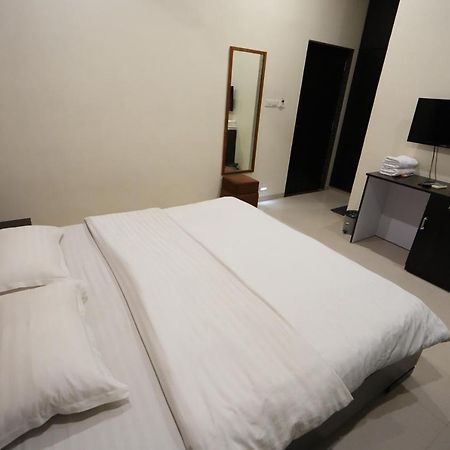 Hotel Ravi Residency Nadiad Exterior photo